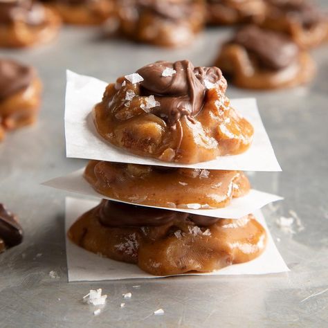 Millionaire Candy, Millionaire Candy Recipe, Caramel Pecans, Easy Candy Recipes, Caramel Desserts, Milk Chocolate Candy, Candy Recipe, Candy Recipes Homemade, Rich Desserts