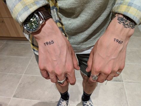 Tattoos Minimal, Tatoo Dog, Word Tattoos With Meaning, Cute Ankle Tattoos, Word Tattoo Ideas, Band Tattoos For Men, Vintage Style Tattoos, Date Tattoos, Forearm Band Tattoos