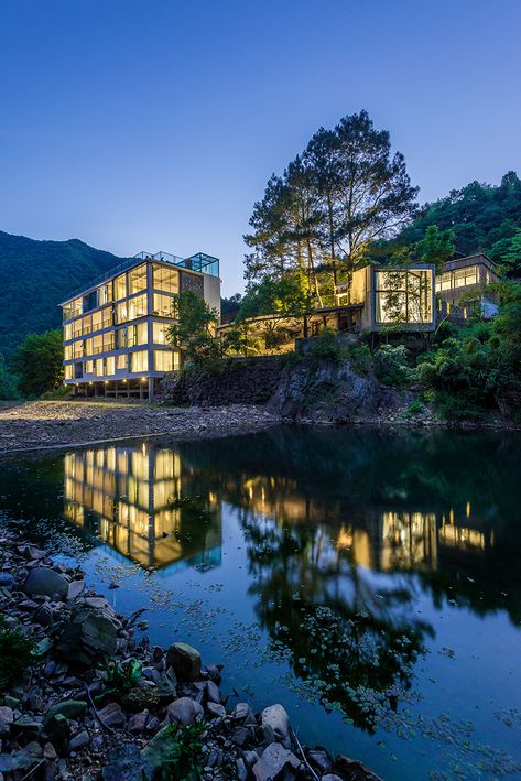 JAXDA created a façade that reinterprets a contemporary version of the traditional architectural use of bamboo in the region. Bamboo Houses, Forest Hotel, Green Village, Energy Positive, Hotel Safe, Bamboo House, Rammed Earth, Hotel Architecture, Modern Mansion