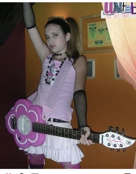 Holding Guitar, Flower Guitar, Holding A Guitar, Estilo Madison Beer, Holding A Flower, Y2k Fits, Teen Posts, Emma Roberts, Wild Child