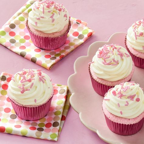 pioneer woman pink velvet cupcakes Pretty Pink Cake, Easy Spring Cocktails, Pink Velvet Cupcakes, Chocolate Whoopie Pies, Spring Cocktails, Spring Desserts, Pretty Dessert, Velvet Cupcakes, Lemon Desserts