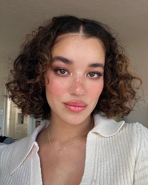 Tashi (@tashimrod) • Instagram photos and videos Curly Hair Long Face, Tashi Rodriguez, Hairstyle Curly, Curl Defining, Repair Hair, Styling Cream, Baddie Makeup, Hair Repair, Hair Oil