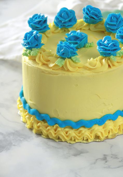 Blue And Yellow Birthday Cake, Blue Birthday Cakes, Queen Cakes, Sweet 16 Birthday Cake, 16 Birthday Cake, Blue Cakes, Cake Decorating Designs, Yellow Cake, Cake Board