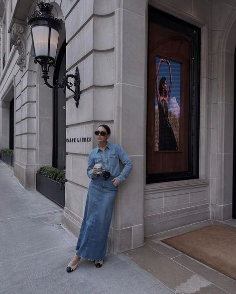 A Stylish Influencer Shares Her Week In Outfits | SheerLuxe Denim Outfit Hijab, Maxi Jean Skirt Outfits, Skirt Outfits Hijab, Maxi Jean Skirt, Denim Dress Outfit, Denim On Denim Looks, Breezy Outfit, Jean Skirt Outfits, Outfits Hijab