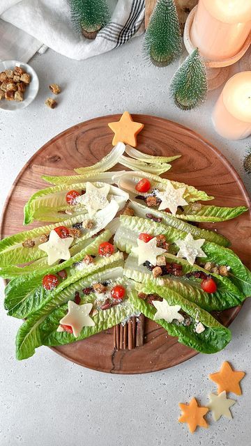 Kristel Talie on Instagram: "BLT Christmas Tree Salad🎄 A festive twist on this delicious salad because everyone needs one for the holidays! Ingredients Romaine lettuce Cheddar cheese for the star Cherry tomatoes cut in half Oven-grilled bacon Grilled almonds Croutons with garlic and herbs Emmental cheese for the stars and snowflakes Grated parmesan cheese Dressing: 4 tbsp olive oil 2 tbsp lemon juice 2 tsp maple syrup or honey 1 tsp dijon mustard Salt and black pepper to taste Taste and adjust any of the ingredients to your liking. You can also easily double the dressing if needed. Enjoy!✨ #christmastree #bltsalad #holidayrecipes" Salad Christmas Tree, Christmas Tree Salad, Grilled Bacon, Bacon Grill, Emmental Cheese, Blt Salad, Christmas Salads, Bacon On The Grill, Christmas Dance