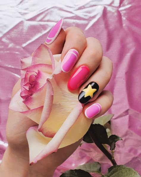 pink steven universe nail art by bishoujonails Steven Universe Nails, Universe Nails, White Diamond Steven Universe, Blue Diamond Steven Universe, Nails Pictures, Garnet Steven Universe, Amethyst Steven Universe, Pink Diamond Steven Universe, Pearl Steven Universe