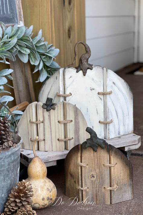 Rustic Wood Pumpkins, Wood Pumpkins Diy, Fall Wood Crafts, Fall Pumpkin Crafts, Fall Decor Diy Crafts, Halloween Wood Crafts, Dekor Diy, Wood Pumpkins, Wooden Pumpkins