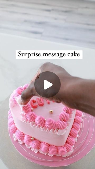 Hidden Cake Ideas, Love Themed Cake, Hidden Message Cake, Secret Message Cake, Proposal Cake Ideas, Gender Reveal Cake Inside, Proposal Cakes Ideas, Latest Cake Trends, Trending Birthday Cakes