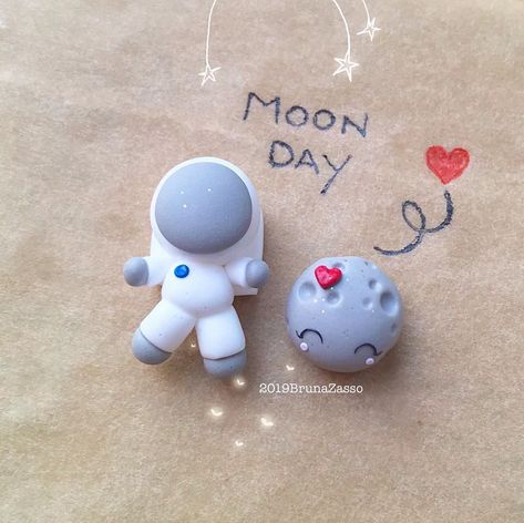 Bruna Zasso on Instagram: “Cute Moon Landing ❤️🌙 ~~Moon Day July 20th 1969-2019~~ SocutebijouxStudio.etsy.com https://etsy.me/2LwNs3p . . . #moonday #1969 #armstrong…” Moon Clay Art, Polymer Clay Space, Clay Astronaut Diy, Space Polymer Clay Earrings, Polymer Clay Galaxy, Astronaut Polymer Clay, Galaxy Clay Earring, Cercei Din Lut Polimeric, Polymer Clay Disney