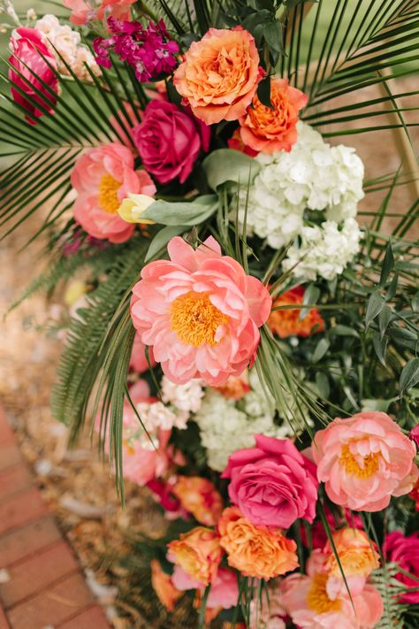 Pink Orange Wedding Flowers, Wedding Flower Arrangements Pink, Peru Wedding, June Wedding Flowers, Blue Yellow Weddings, Blue Flower Arrangements, Orange And Pink Wedding, White Flower Bouquet, White Flower Arrangements