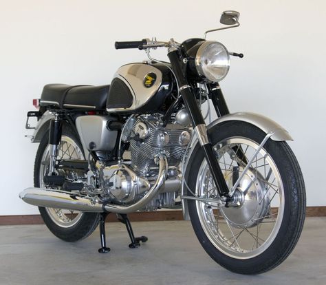 Honda Cb Series, Classic Honda Motorcycles, Cb 450, Vintage Honda Motorcycles, Soichiro Honda, Honda C70, Motos Honda, Cafe Racer Style, Japanese Motorcycle