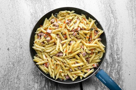 Pretty Penne Ham Skillet Recipe: How to Make It Ham Pasta Recipes, Healthy Ham, Ham Chowder, Sausage Penne, Ham Pasta, Kid Meals, Fast Meals, Ham Casserole, Sausage Casserole