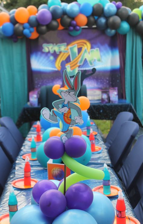 Space Jam Balloon Garland, Space Jam Party Decorations, 2 Birthday Party Themes, Space Jam Centerpieces Ideas, Boy Birthday Centerpiece Ideas, Space Jam Party Ideas, Space Jam 1st Birthday Party, Looney Tunes Party Ideas, Space Jam Birthday Party Ideas