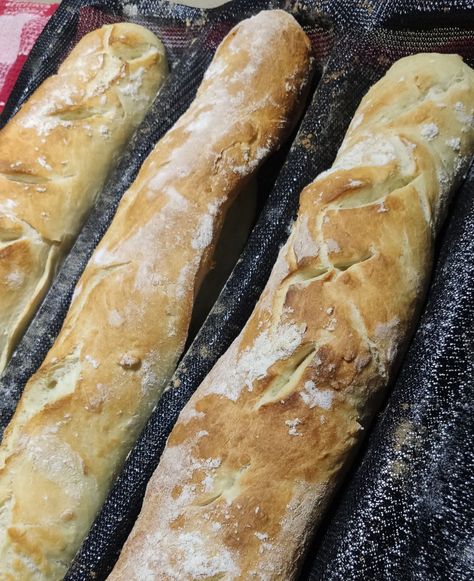 Bonjour à tous et toutes ça fait un moment que je n' avait pas publié de recettes . Donc aujourd'hui c'est écritures de recettes en retard . Tout d'abord je voudrais m'excuser pour ce retard Pour de bonnes baguettes maison express et sans gluten il vous... Pain Sans Gluten, Gluten Free Biscuits, Sans Gluten Sans Lactose, Salty Foods, Gluten Free Diet, Lactose Free, Bread Dough, Sin Gluten, Sans Gluten