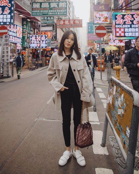 Boots aren't the only winter shoe options—and we have 21 outfits to prove it. Our readers are here for a lesson on how to wear sneakers in the winter. Autumn Outfits In Hongkong, Outfits For China Trip, Hongkong Ootd Winter, Hong Kong Autumn Outfit, Winter Hongkong Outfit, Hong Kong Ootd, Hongkong Outfit Travel Winter, Hong Kong Winter Outfit, Hongkong December Outfit