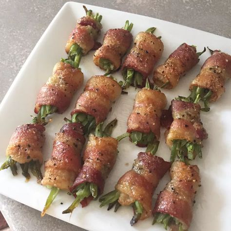 Bacon Wrapped Green Beans Recipe Green Bean Bundles, Bacon Wrapped Green Beans, Green Beans Recipe, Green Beans With Bacon, Recipes Appetizers And Snacks, Beans Recipe, Fresh Green Beans, Green Bean Recipes, Green Bean Casserole