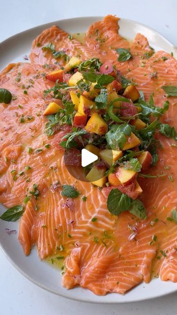 Sashimi Salad Recipe, Fresh Salmon Recipes, Salad Citrus, Salmon Carpaccio, Sashimi Salad, Salmon Appetizer, Grapefruit Salad, Salmon Sashimi, Citrus Vinaigrette