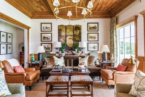 Read about James Farmer in our article, A Sense of Place. James Farmer Interiors, James Farmer, Estilo Country, Brown Furniture, Traditional Living, Jackson Hole, Elle Decor, Interior Design Trends, Cottage Decor