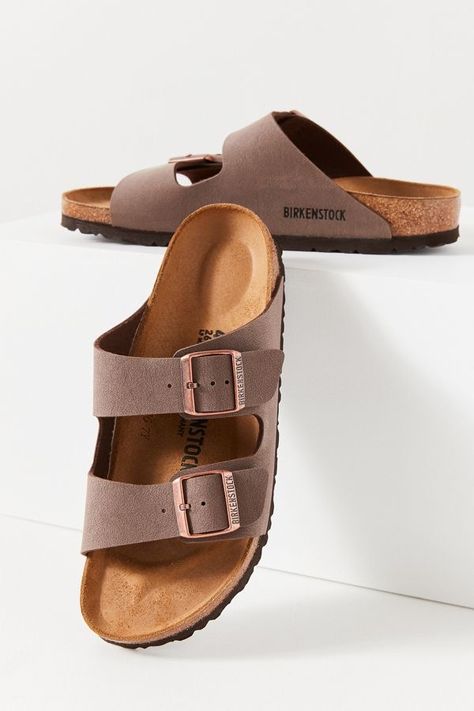 Birks Sandals, Wardrobe Checklist, Áo Blu, Birkenstock Style, Sandals On Sale, Tokyo Street Fashion, Birkenstock Women, Shoe Inspo, Birkenstock Sandals