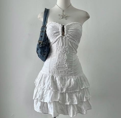 Vestidos Aesthetic Vintage, Y2k Mini Dress, Y2k Ruffled Mini Dress For Party, Y2k Dress Aesthetic, White Y2k Summer Dresses, White Lace Dress Coquette, White Coquette Mini Dress With Lace Trim, Coquette Lace Mini Dress With Ruffles, 2008 Fashion