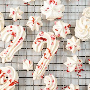 Candy Cane Meringue Cookies, Christmas Meringue Cookies, Cookies With Candy, Prairie Kitchen, Christmas Meringue, Perfect Meringue, Cookies Italian, Candy Cane Recipe, Italian Christmas Cookies