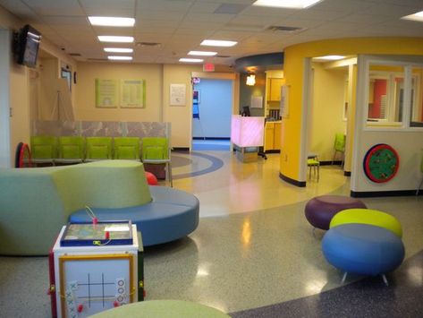 Good design can reduce wait times in Doctor's Office. Learn 5 ways to decrease wait times and increase patient satisfaction. Waiting Room Design Medical, Pediatric Waiting Room Ideas, Hospital Waiting Area, School Clinic, Children Hospital Design, Waiting Room Furniture, Fun Seating, Hospital Waiting Room, Waiting Room Design