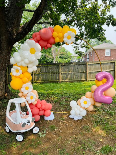 Groovy second birthday hippie cozy coup remodel Two Groovy Birthday Party Outside, Groovy Balloon Arch, Two Groovy Birthday Party, Elmo Birthday Cake, Hippie Birthday, Outdoor Girls, Elmo Birthday, Girl Birthday Themes, Outdoor Party