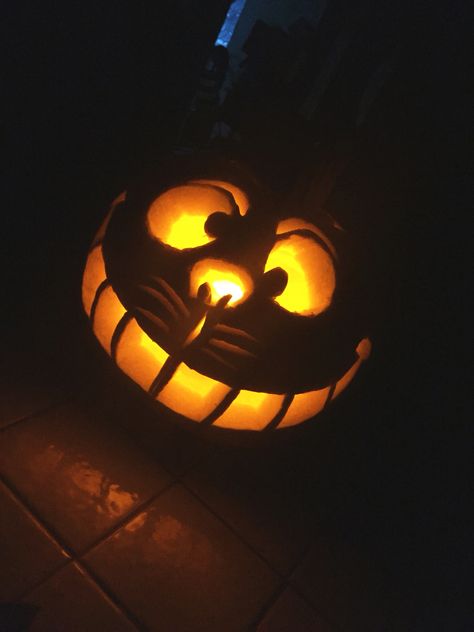 My free hand drawn version of the Cheshire Cat from Alice in Wonderland :) Pumpkin Carving Ideas Alice In Wonderland Easy, Alice And Wonderland Pumpkin Carving, Pumpkin Carving Ideas Alice Wonderland, Cheshire Cat Pumpkin Carving, Alice In Wonderland Pumpkin Carving, Alice In Wonderland Pumpkin, Cheshire Cat Pumpkin, Chester Cat, Unique Pumpkin Carving Ideas