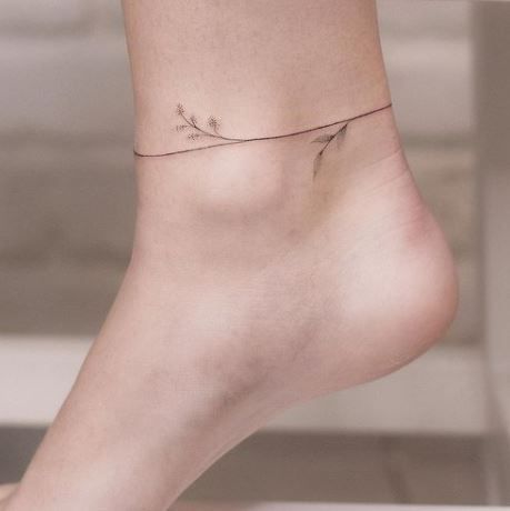 Rap Around Ankle Tattoo, Fine Line Ankle Bracelet Tattoo, Small Tattoos For Wife, Cute Anklet Tattoos, Dainty Anklet Tattoos For Women, Ankle Tattoos For Women Wrap Around Line, Fine Line Wrist Bracelet Tattoo, Tattoo For Ankle Woman, Band Tattoo Women