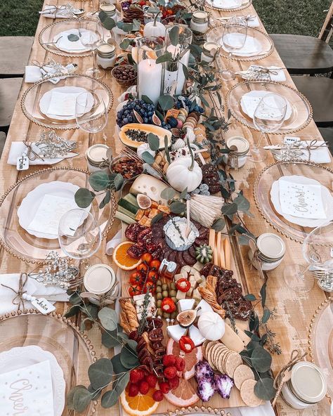 Bday Brunch, Pretty Picnic, Long Table Wedding, Picnic Inspiration, Reception Food, Grazing Table, Wedding Reception Food, Party Food Platters, Half Birthday