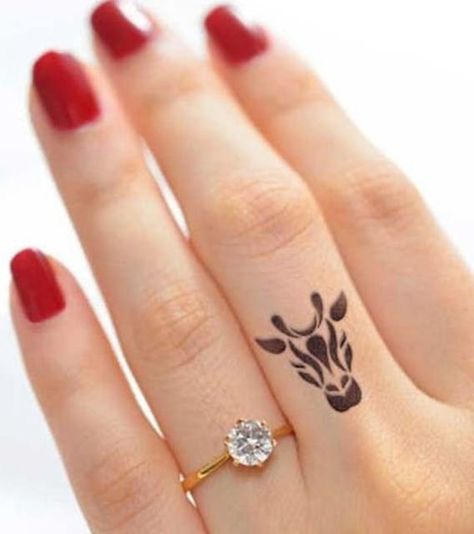 Zebra Tattoos, Giraffe Tattoo, Tiny Finger Tattoos, Tattoo Finger, Henna Tutorial, Cute Finger Tattoos, Small Finger Tattoos, Petit Tattoo, Finger Tattoo For Women