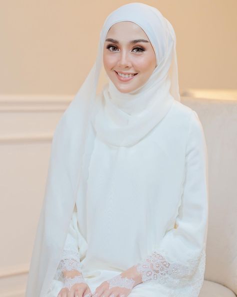 Malay Wedding Dress, Muslim Wedding Hijab, Muslim Wedding Photos, Wedding Hijab Styles, Baju Kahwin, Nikah Outfit, Wedding Event Dresses, Muslimah Wedding Dress, Nikah Dress