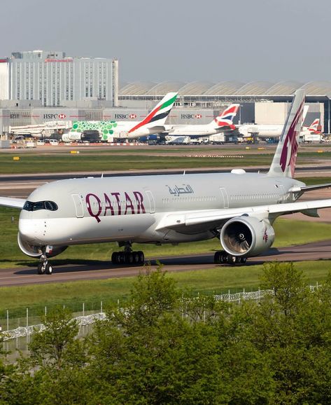 Qatar Airways Wallpaper, A350 Wallpaper, Flight Pictures, Airbus A350, Airplane Wallpaper, Dream Images, Line Photo, Air Plane, Qatar Airways