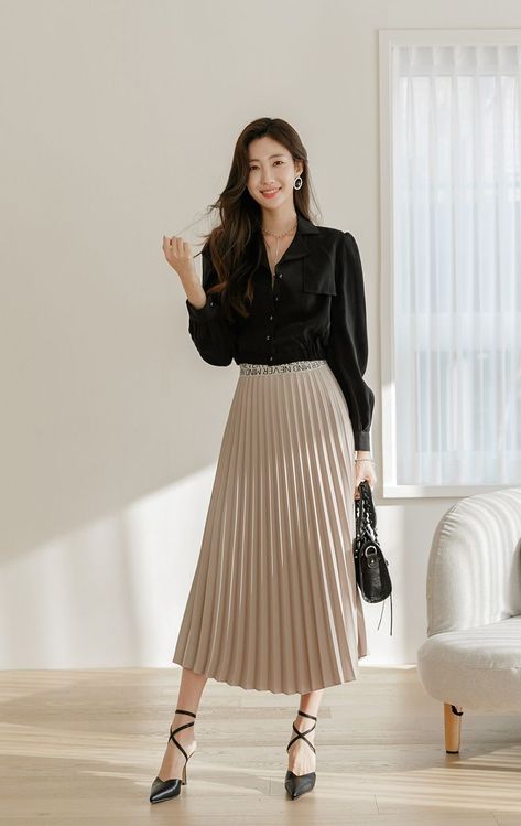 Women Blouses Fashion Classy, Korean Skirt Outfits, Classy Skirt Outfits, Female Clothes Outfits, Wedding Outfits For Women, Classy Skirts, Long Skirt Fashion, Women Blouses Fashion, Elegant Dresses Classy