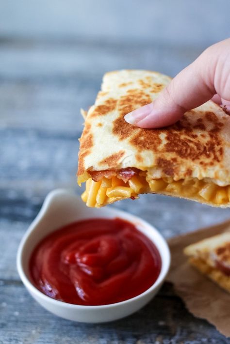 Summer Boredom, Tortilla Press, Cheese Crust, Cheese Quesadilla, Quesadilla Recipes, Mac Cheese, Kraft Heinz, Quesadillas, Mexican Dishes