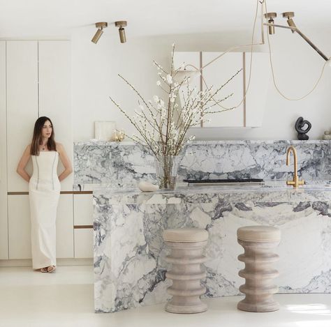 Nina Maya Interiors, Cipollino Marble, Island Styling, Marble Vanity, Home Luxury, 아파트 인테리어, Cover Story, Kitchen Inspiration Design, Kitchen Marble