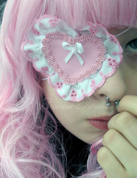 Heart Eyepatch, Menhera Aesthetic, Pastel Punk, Heart Eye, 일본 패션, Pastel Goth Fashion, Yami Kawaii, Eye Patches, Kawaii Accessories