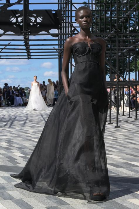 Jason Wu Spring 2025 Ready-to-Wear Runway, Fashion Show & Collection Review [PHOTOS] Spring 2025, Show Collection, September 2024, Jason Wu, Wardrobe Style, Fashion Show Collection, Spring Dress, High End Fashion, Spring Collection