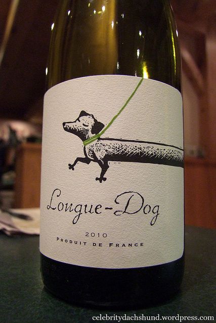 Longue Dog Wine - Sausage dogs and wine?! What could be better? Hotdog Dog, Arte Dachshund, Dachshund Design, Dog Wine, Sausage Dogs, Dapple Dachshund, Weiners, Pet Blog, Weenie Dogs