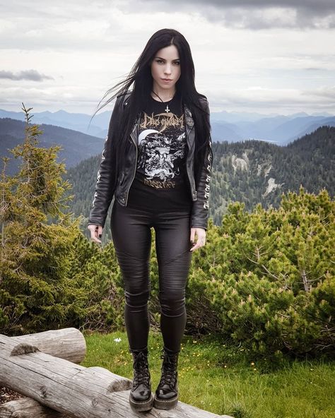 Metal Outfits, Metal Outfit, Rock Girl, Goth Girl, Metal Girl, Gothic Beauty, Goth Outfits, Dark Fashion, Black Metal