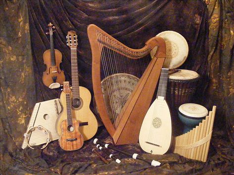 Christian author Mark Fisher looks at Celtic music, beginning with a trip to Kyteler's Inn in Kilkenny, Ireland and a listen to the Raglan Rogues. Celtic Music Aesthetic, Celtic Instruments, Ancient Ireland Aesthetic, Irish Musical Instruments, Flute Instrument, Fantasy Adventurer, Wooden Flute, Celtic Harp, Dnd Elves