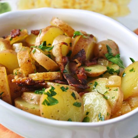 8 Ways to Use Yukon Gold Potatoes Gold Potato Recipes, Roasted Yukon Gold Potatoes, Yukon Gold Mashed Potatoes, Potatoes And Bacon, Potatoes With Bacon, Roasted Shallots, Scalloped Potatoes And Ham, Gold Potatoes, Roasted Onions