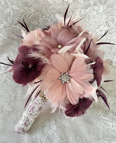 11 Wedding Bouquet Ideas | Tips & Advice | Pink Book Weddings Bouquet Alternatives, Vintage Bridal Bouquet, Alternative Wedding Bouquet, Small Bridal Bouquets, Unique Bridal Bouquets, Unique Wedding Bouquet, Feather Bouquet, Traditional Weddings, Bridal Brooch Bouquet