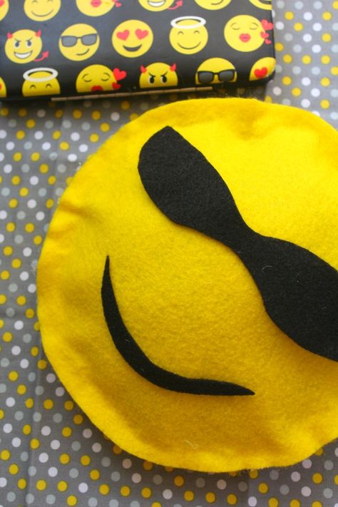 Cool Emoji Craft Idea! No Sew Emoji Pillow | This Mama Loves Emoji Pillows Diy, Movie Activities, Emoji Craft, Emoji Pillow, Themed Recipes, Cousin Camp, Sewing Activities, Teen Crafts, Room Decor Crafts