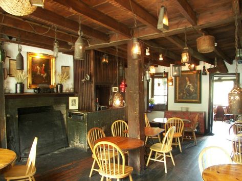 colonial tavern - Google Search Military Home Decor, Dining Room Remodel, Primitive Colonial, Colonial America, Keeping Room, Colonial Decor, Billiard Room, Tap Room, Colonial Style