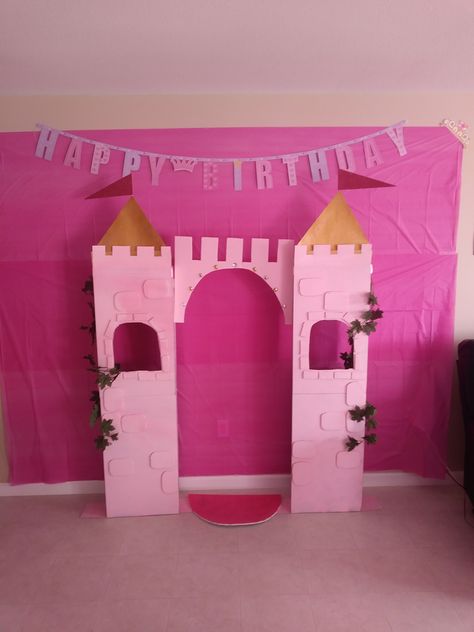 Princess Party Castle Backdrop, Castle Doorway Decoration, Diy Disney Princess Decorations, Princess Themed Trunk Or Treat, Princess Birthday Backdrop Ideas, Simple Princess Party Ideas, Castle Party Backdrop, Princess Castle Decorations Party, Princess Party Photo Backdrop