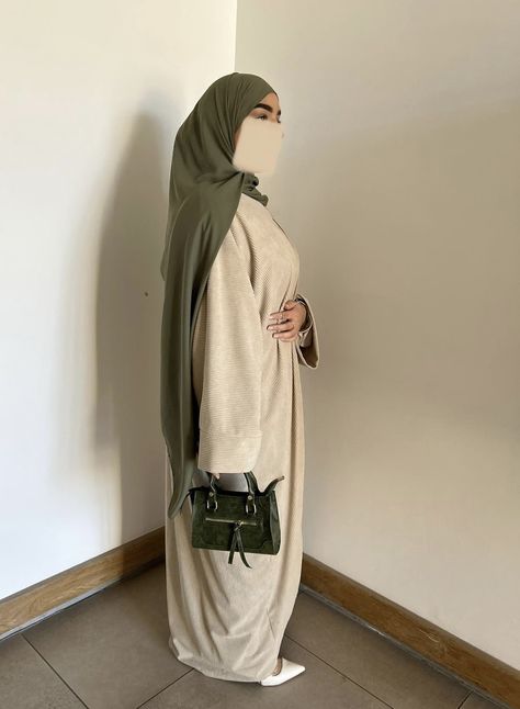 Khaki Abaya Outfit, Streetwear Abaya, Cute Abaya, Classy Abaya, Everyday Abaya, Halal Outfits, Islamic Modest Fashion, Abaya Outfit, Hijabi Fits