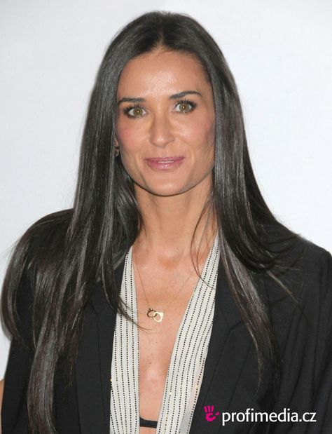 Demi Moore Bob Hair, Demi Moore Short Hair Haircuts, Demi Moore Hair, Demi Moore Hair Long, Demi Moore Red Carpet, Hairstyles Everyday, Virtual Hairstyles, Demi Moore Pregnant, Sleek Hair