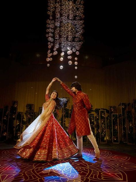 Indian Wedding Pictures, Wedding Photography Bridal Party, Indian Bride Photography Poses, Indian Wedding Poses, Indian Wedding Photography Couples, Engagement Photography Poses, Bridal Photography Poses, Indian Wedding Couple Photography, Bride Photography Poses