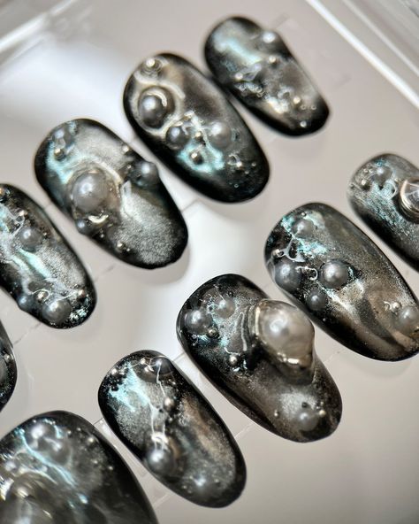 Pneuma Studio ✶ Press On Nails | Dark metallic vibe, think mermaid caught in an oil spill. This was a custom request for a whole set made up of one nail from my Siren’s... | Instagram Dark Beach Nails, Dark Mermaid Nails, Siren Nails, Mermaid Caught, Dark Siren, Dark Beach, Dark Mermaid, Nails Dark, Believe In Fairies